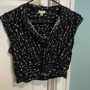 Black arrow crop top